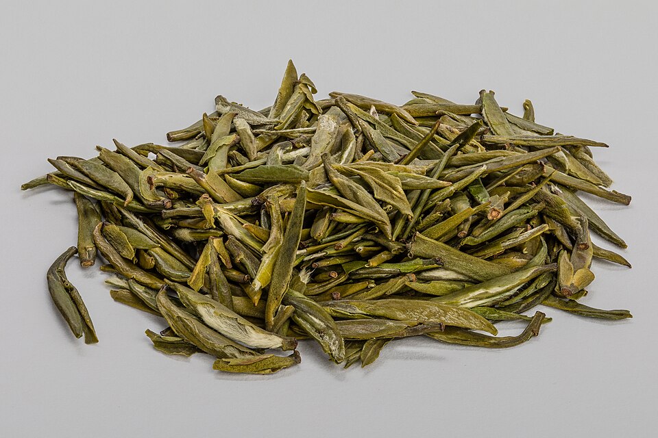 Dried green tea leaves (Zhu Ye Qing)